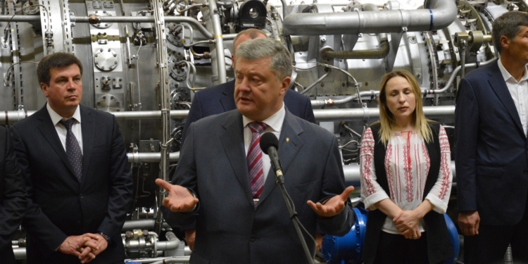 В Николаеве Порошенко принял участие в испытаниях нового двигателя