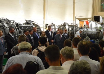 В Николаеве Порошенко принял участие в испытаниях нового двигателя