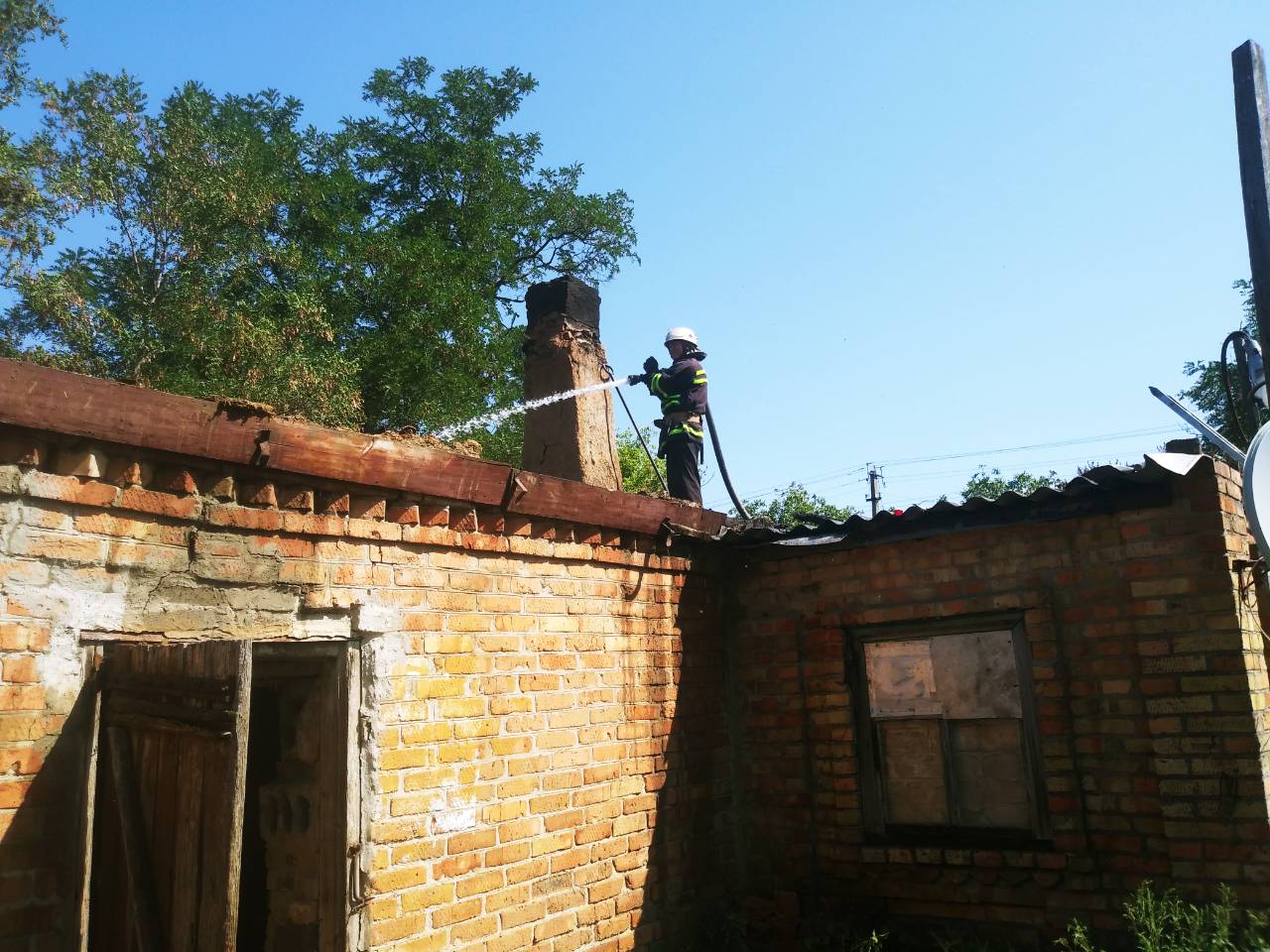 На Николаевщине спасатели ликвидировали пожар жилого дома