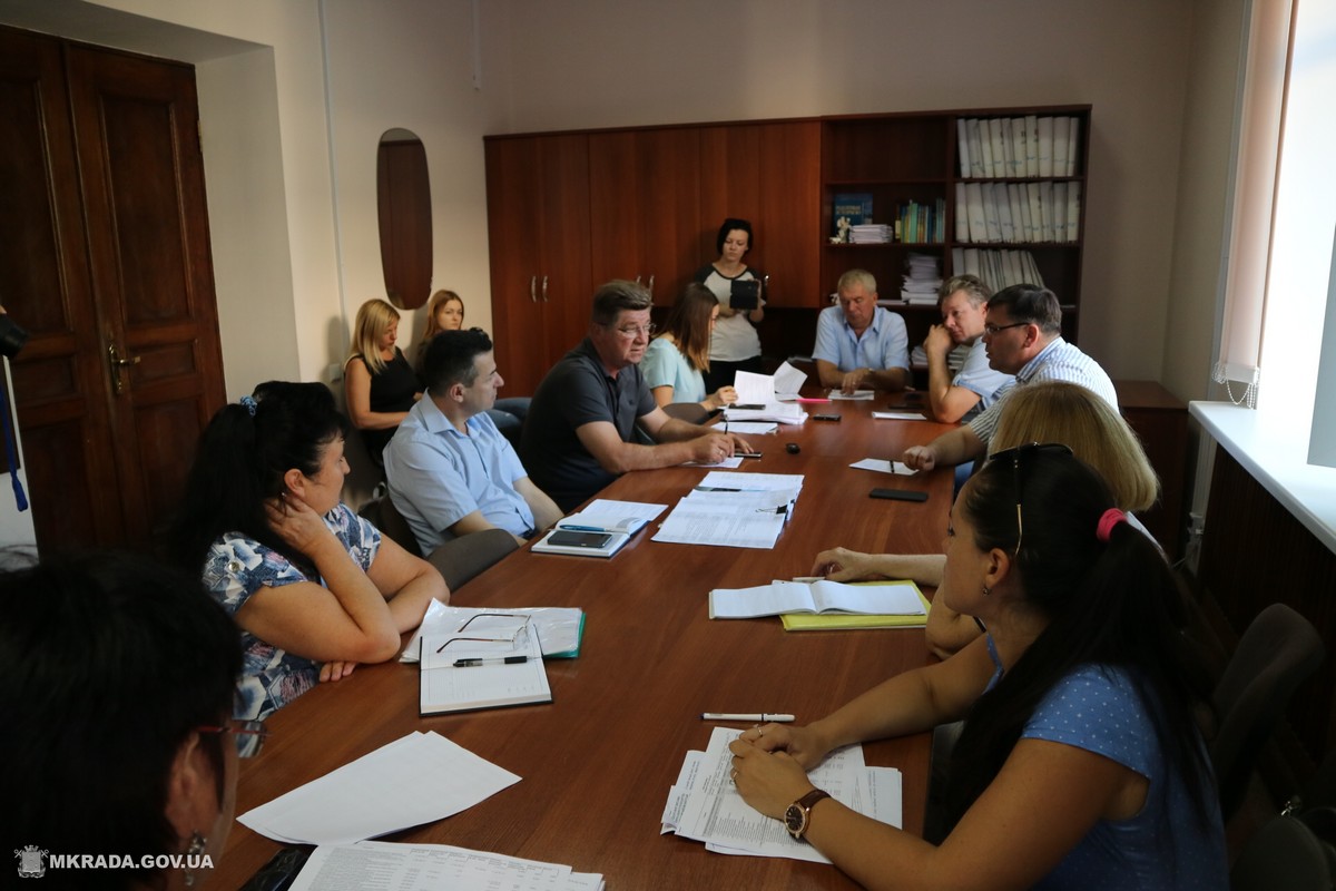 На улице Потемкинской в Николаеве меняют аварийные электроопоры