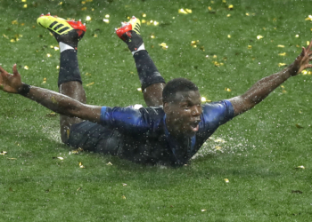 Погба в ответ на просьбу Моуриньо прервать отпуск закатил вечеринку в США и укатил в Полинезию