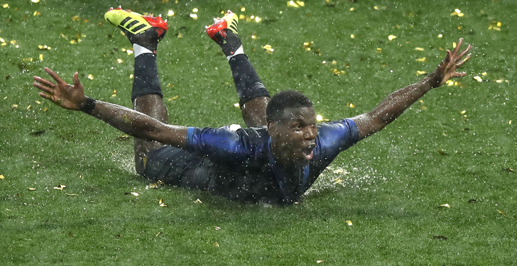 Погба в ответ на просьбу Моуриньо прервать отпуск закатил вечеринку в США и укатил в Полинезию