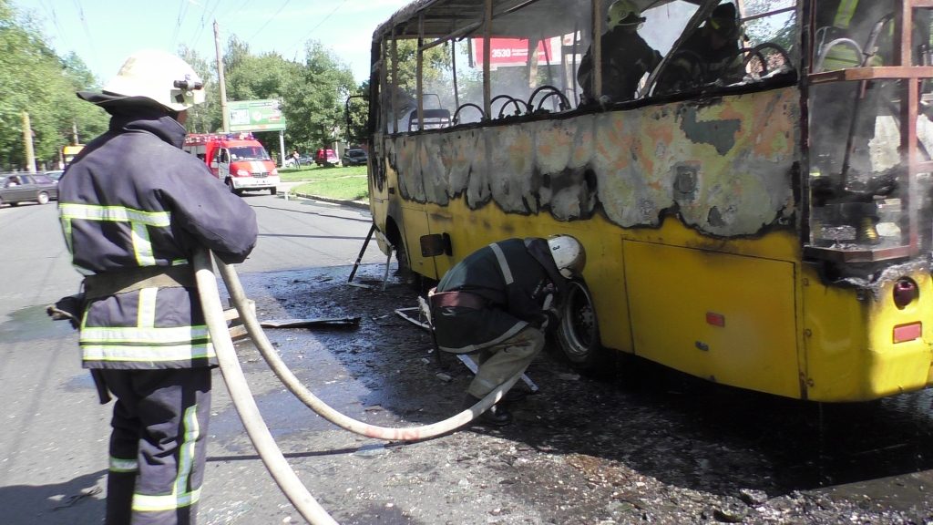 В Чернигове сгорела маршрутка. 20 пассажиров успели вовремя выбраться 8