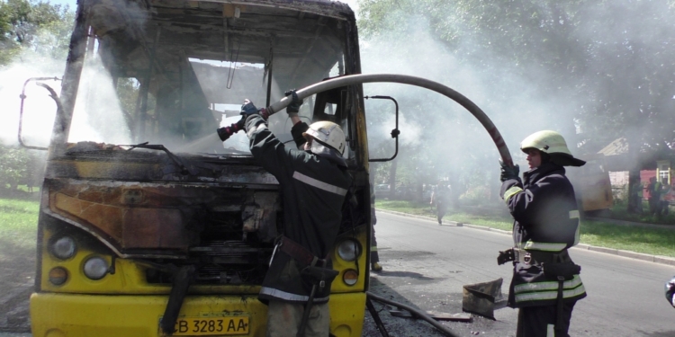 В Чернигове сгорела маршрутка. 20 пассажиров успели вовремя выбраться