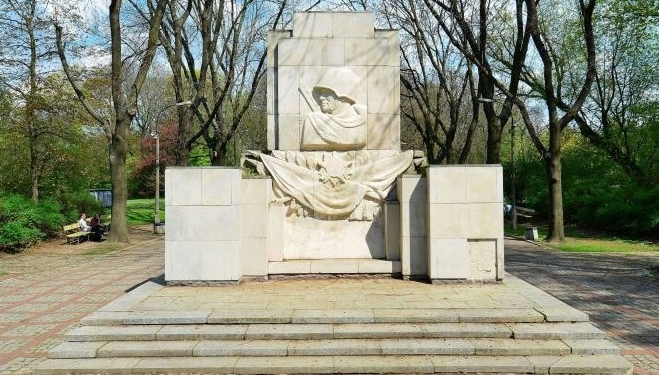 В Варшаве до конца года демонтируют памятник Благодарности советским солдатам