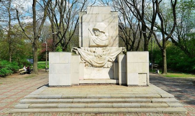 В Варшаве до конца года демонтируют памятник Благодарности советским солдатам 1