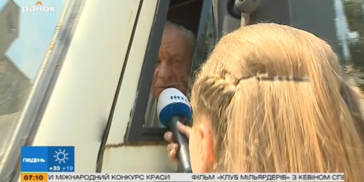 «Сепаратисты разбили, гады такие!» – водитель маршрутки в Коблево оправдался за разбитое лобовое стекло