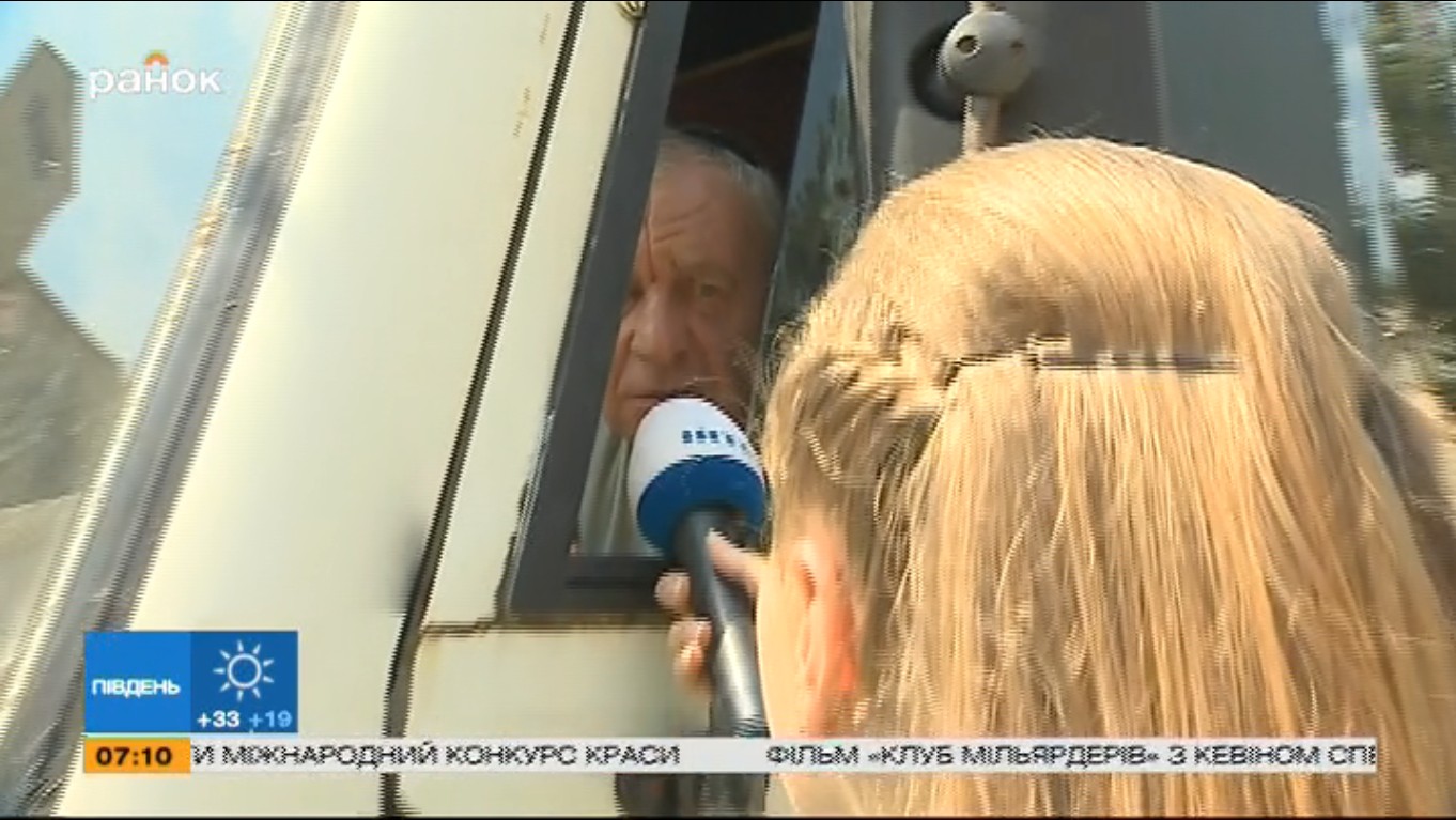 «Сепаратисты разбили, гады такие!» – водитель маршрутки в Коблево оправдался за разбитое лобовое стекло