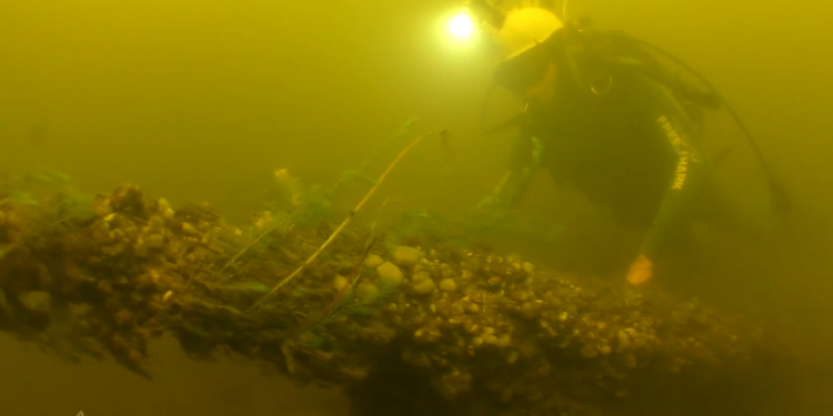 Археологи нашли на дне Днепра два турецких корабля XVII века