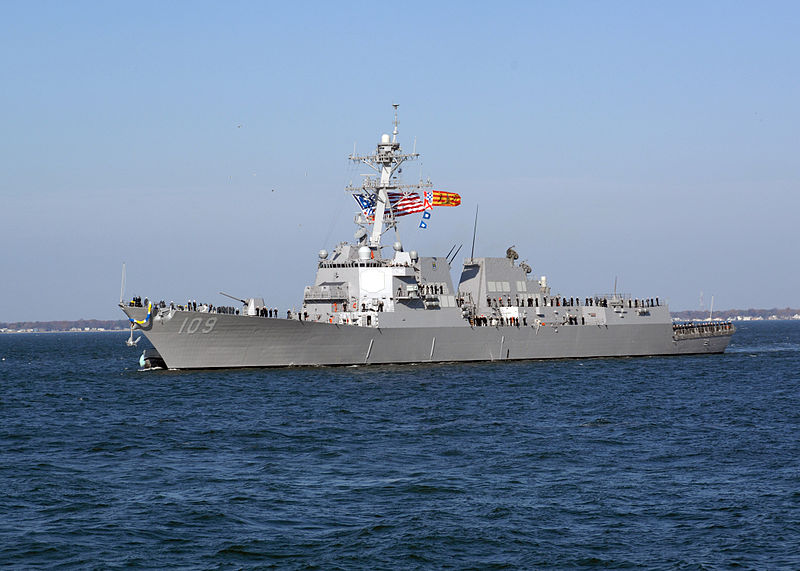 Эсминец США перехватил судно с грузом оружия 1