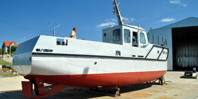 Николаевская компания “Артель” спустила на воду малый рыболовный сейнер