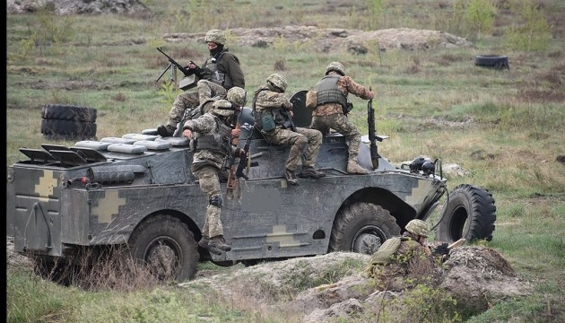 За прошедшие сутки на Донбассе зафиксировано 33 вражеских обстрела, погиб один боец – ООС