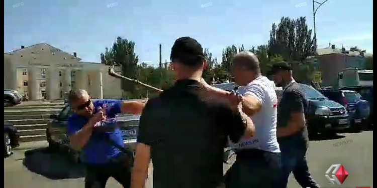 Из-за инвалидной коляски для Тимошенко подрались активисты в Николаеве