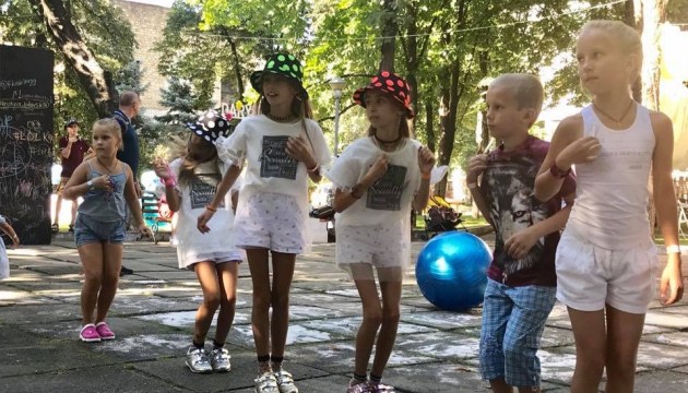 В Киеве две сотни пар близнецов установили рекорд 1