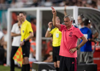 Болельщики “Манчестер Юнайтед” собирают деньги для увольнения Моуриньо