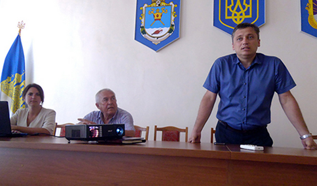 Новобугский горсовет заказал снос аварийных деревьев, но скрыл их количество