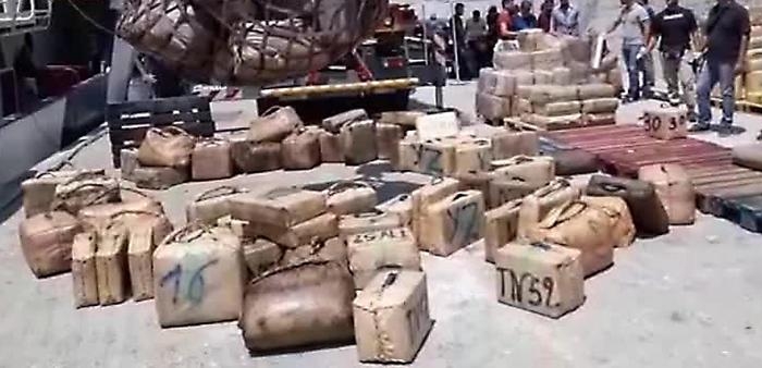 В Италии на судне из Черногории нашли 20 тонн гашиша