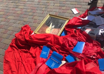 Спрятать на видном месте: полтавские коммунисты устроили свою приемную в здании суда