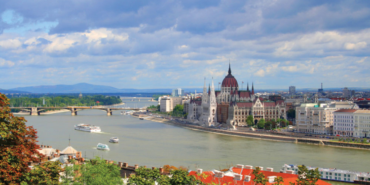 Жара. Дунай обмелел, пассажирские суда не заходят в Будапешт