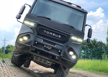 Танки грязи не боятся. В Украине создали первый в мире автобус-внедорожник