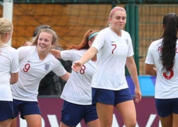 На ЧМ по футболу среди женщин англичанка забила самый забавный гол в истории