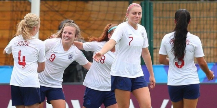 На ЧМ по футболу среди женщин англичанка забила самый забавный гол в истории