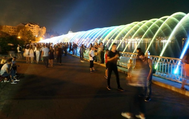 В Тернополе открыли самый длинный аэрационный фонтан страны 1