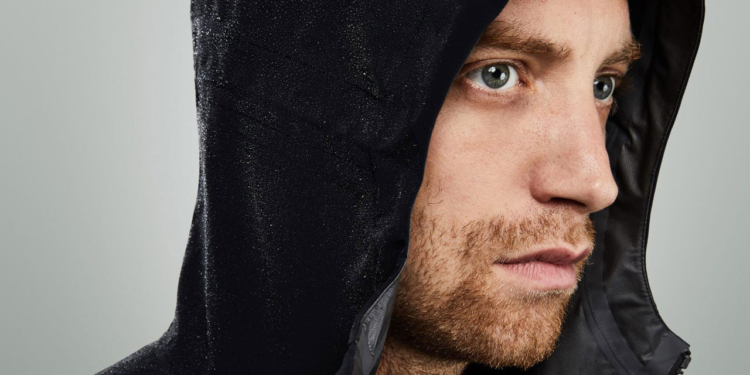 Одежда будущего. Первая в мире куртка из графена: охладит в жару и согреет в холод