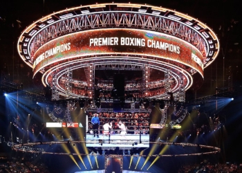 В США боксер ушел с ринга сразу после начала боя, обидевшись на маленький гонорар