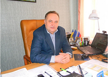 Для депутата Первомайского горсовета  Мосякина просят служебное жилье при его доходах более 1 млн.грн. в 2017 г.