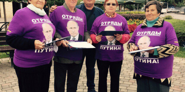 Пенсионерки из «Отрядов Путина» обратились на плохом английском к гражданам США: «Мы очень переживаем за ваше будущее»