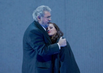 Женщина 16 лет каждый день слушала одну и ту же арию “Травиаты”, пока соседи не добились ее ареста