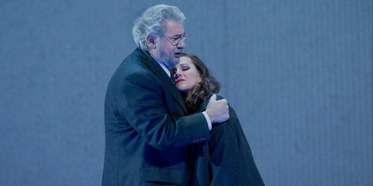 Женщина 16 лет каждый день слушала одну и ту же арию “Травиаты”, пока соседи не добились ее ареста