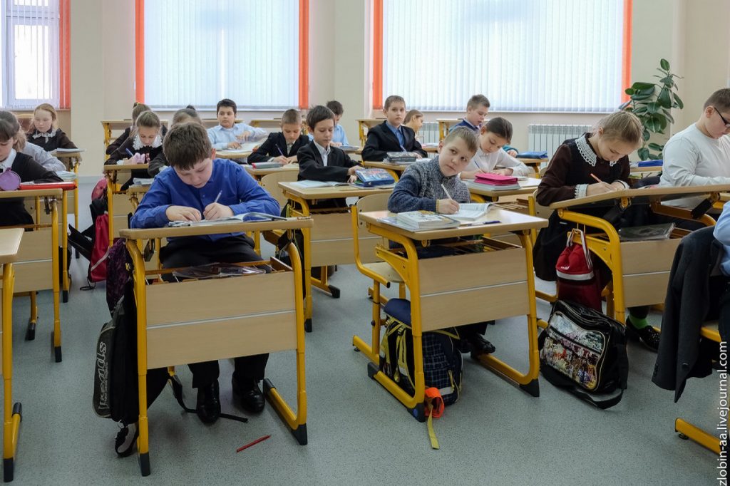 Как разделили пресловутые парты для первоклассников между школами Николаева 5