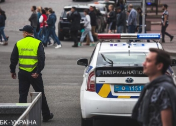 В Киеве водитель выстрелил в одного из пикетчиков, перекрывших дорогу