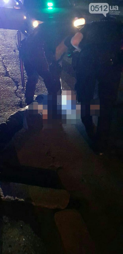 Ночью «скорая» забрала мужчину, пострадавшего в пьяной драке в центре Николаева 9