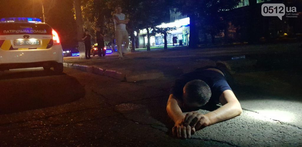 Ночью «скорая» забрала мужчину, пострадавшего в пьяной драке в центре Николаева 3