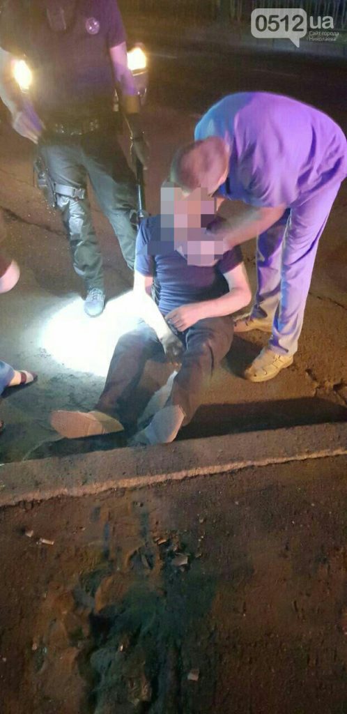 Ночью «скорая» забрала мужчину, пострадавшего в пьяной драке в центре Николаева 1