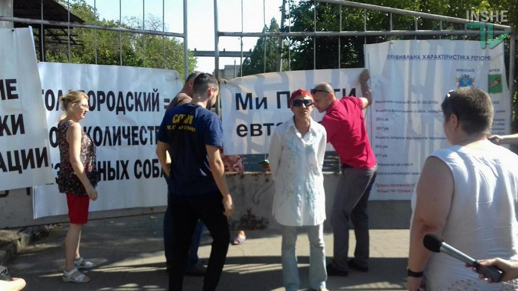 Блокада "зоозащитников" принесла свои плоды: трупы собак с улиц Николаева больше убирать некому 5