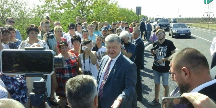 Дорога Калиновка-Снигиревка должна быть закончена к 1 октября, – Порошенко