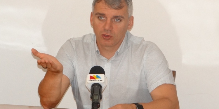 «Заклеить от крыши до пола, от бока до бока» – мэр Николаева изобрел рецепт борьбы с незаконными рекламными объявлениями