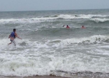 Шторм в воскресенье забрал пять жизней отдыхающих на Арбатской стрелке