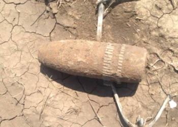 На Николаевщине мужчина выкопал на поле снаряд