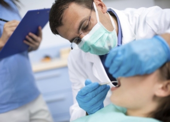 В Киеве женщина умерла в стоматологическом кресле. Полиция ведет расследование