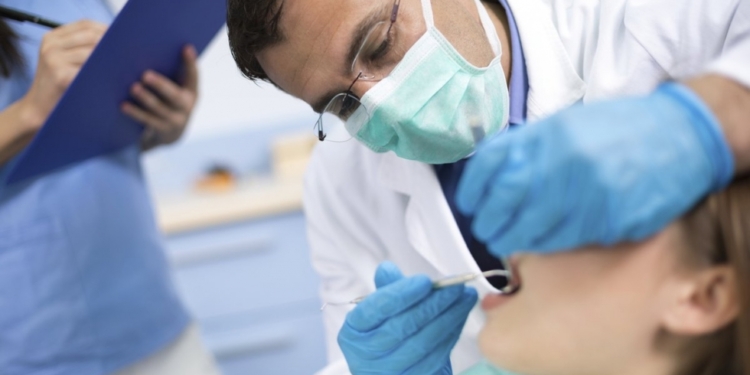 В Киеве женщина умерла в стоматологическом кресле. Полиция ведет расследование