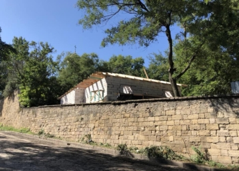 ГАСИ потребовала остановить скандальное строительство на Набережной в Николаеве