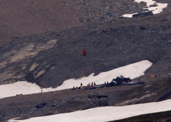 В Альпах разбился самолет: погибли 20 человек