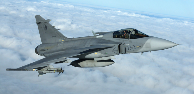 В Швеции из-за птиц потерпел крушение истребитель