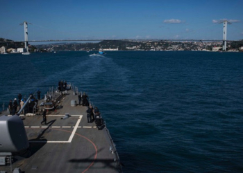 Эсминец США с ракетами Томагавк прибыл на учения в Грузию