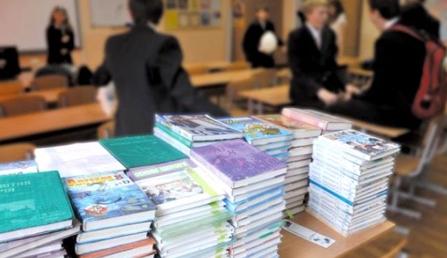В Украине опять сорваны сроки печати школьных учебников. Министр считает виновными издательства, суды и профильный институт